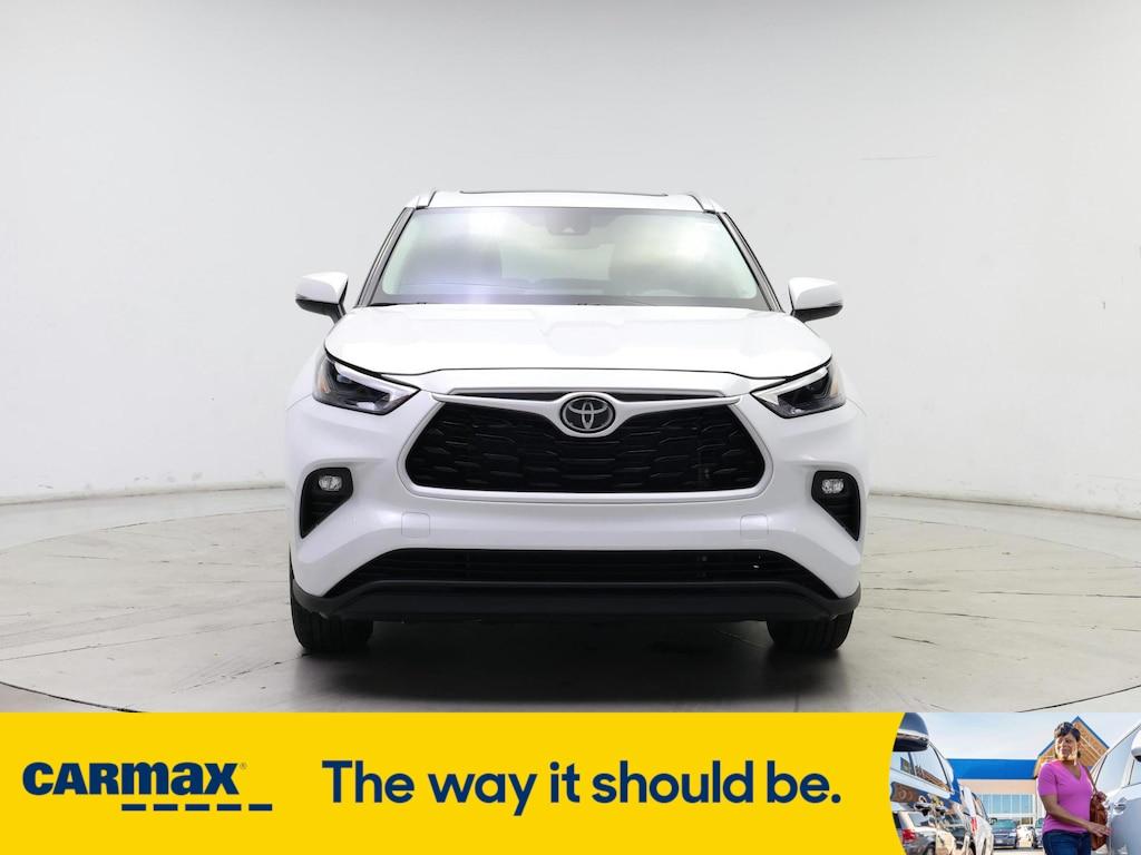 used 2023 Toyota Highlander car, priced at $35,998