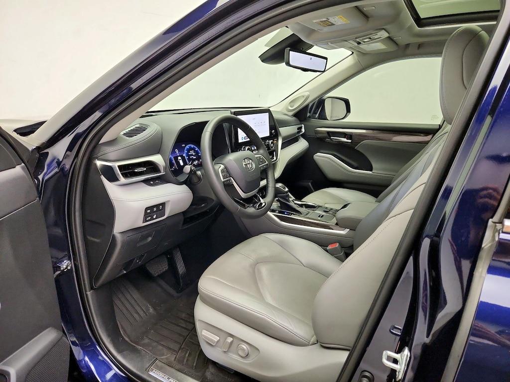 used 2023 Toyota Highlander car, priced at $48,998