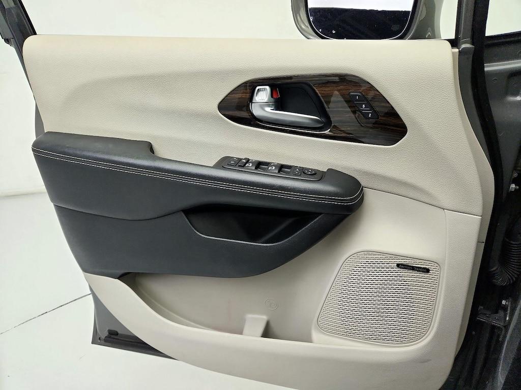 used 2022 Chrysler Pacifica car, priced at $24,998