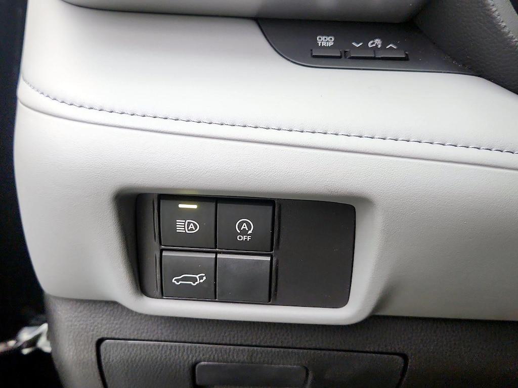 used 2024 Toyota Highlander car, priced at $35,998