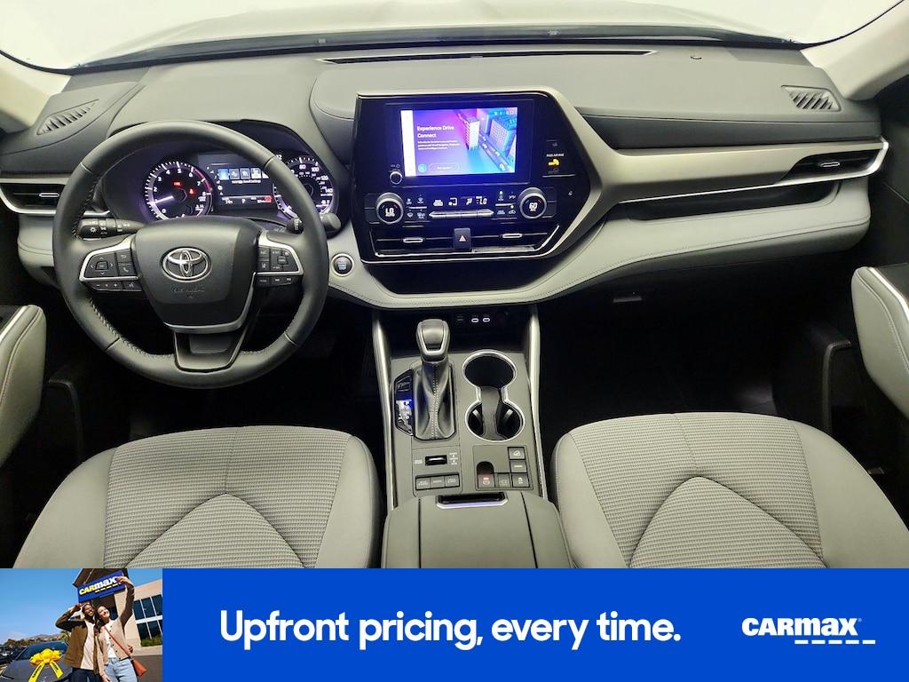 used 2024 Toyota Highlander car, priced at $35,998