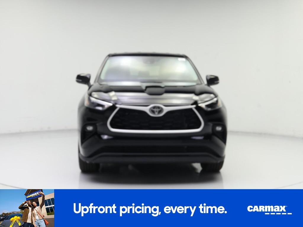 used 2024 Toyota Highlander car, priced at $35,998