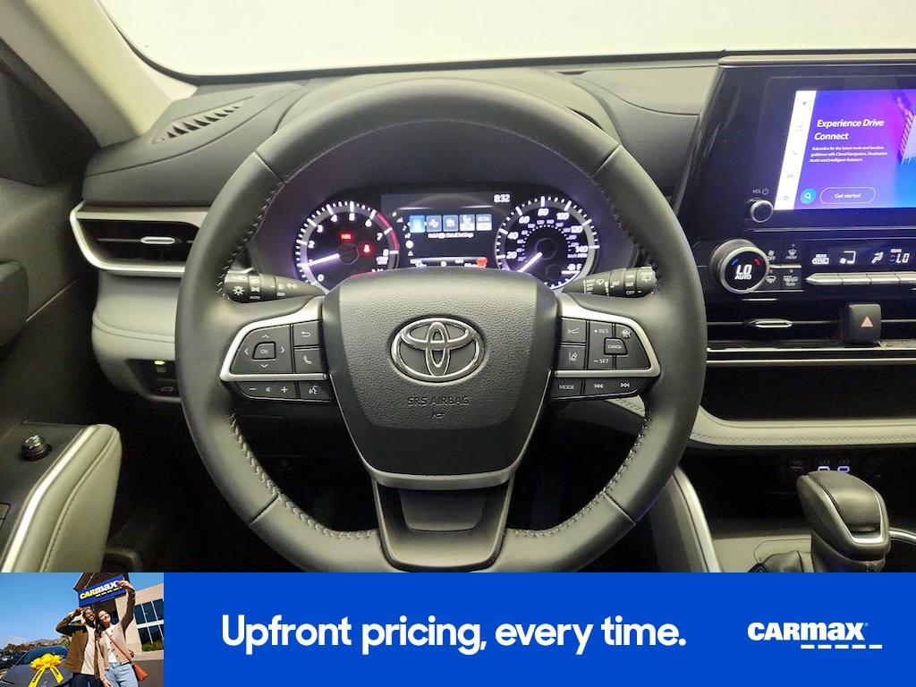 used 2024 Toyota Highlander car, priced at $35,998