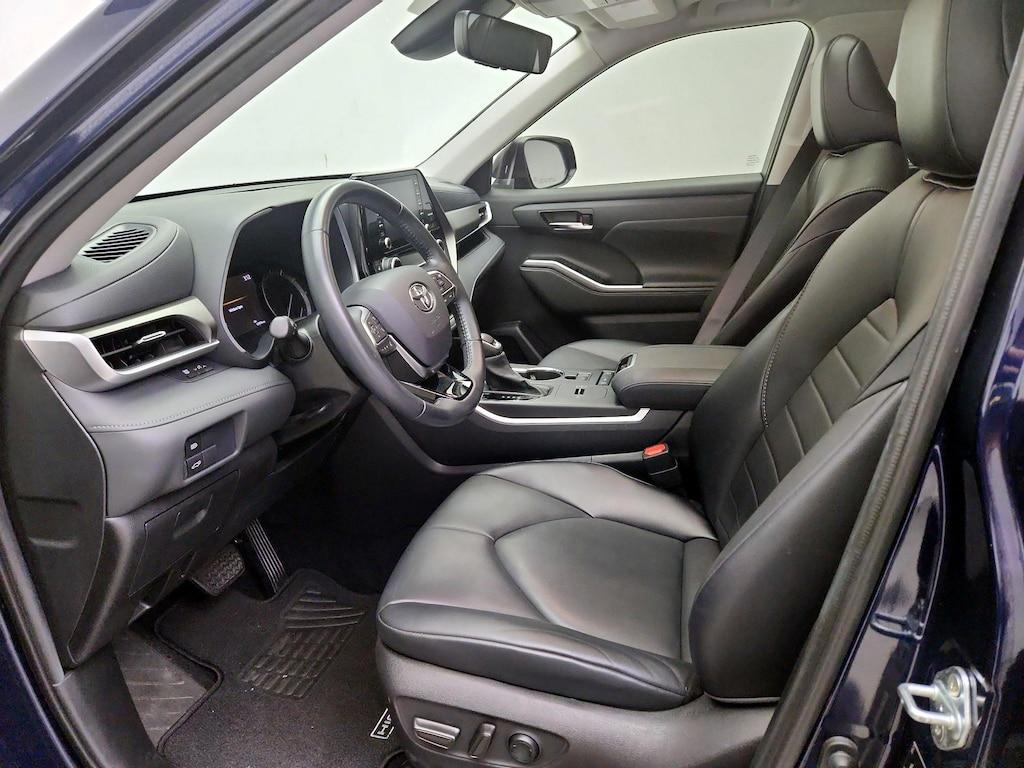 used 2021 Toyota Highlander car, priced at $30,998
