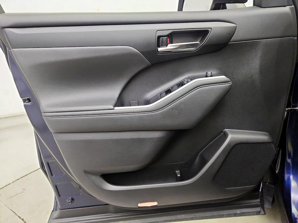 used 2021 Toyota Highlander car, priced at $30,998
