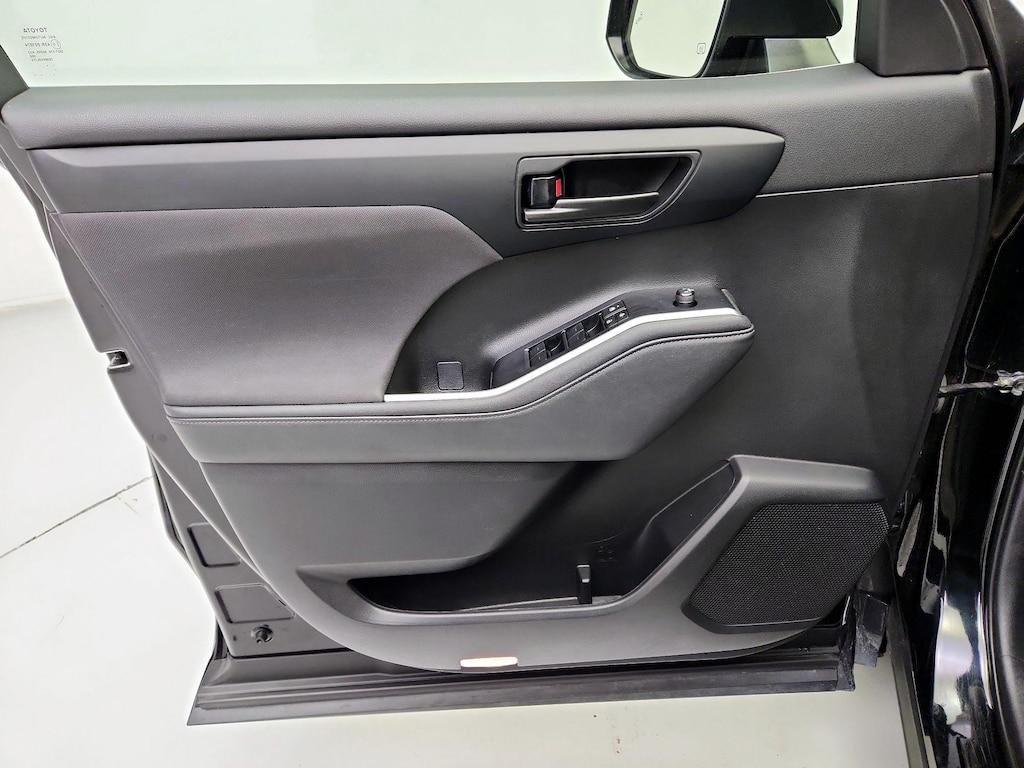 used 2023 Toyota Highlander car, priced at $28,998