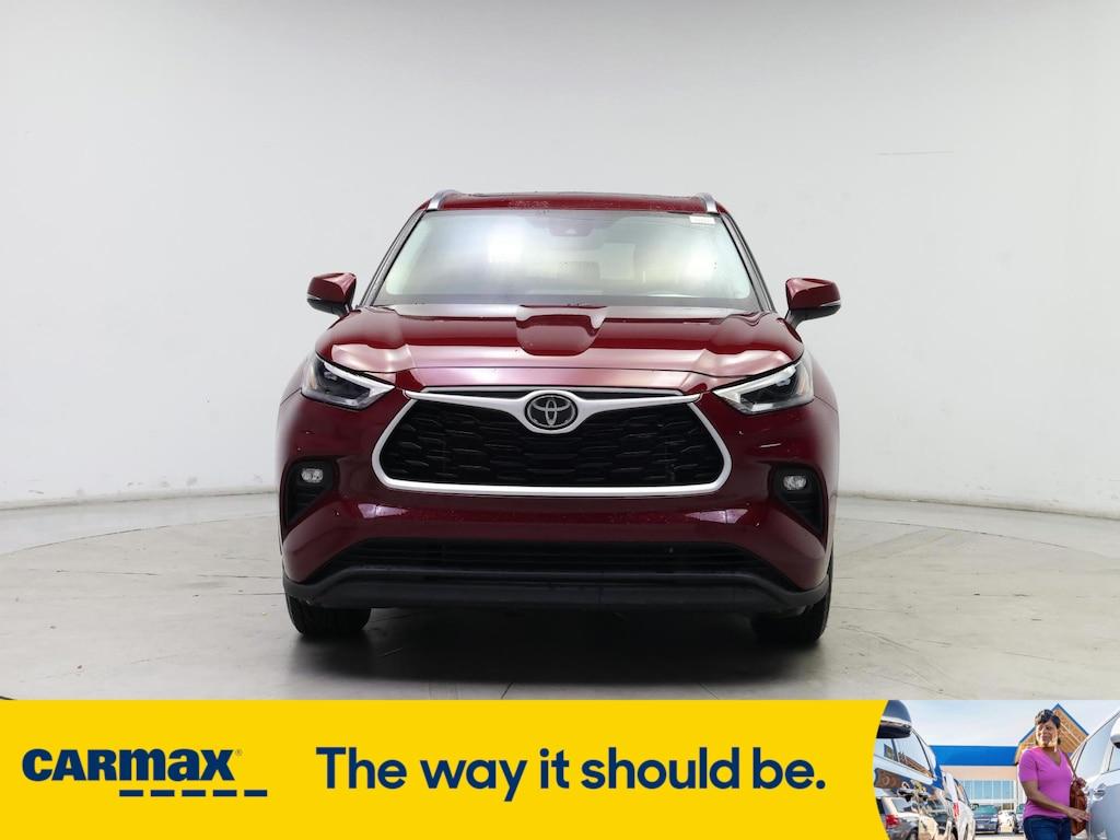 used 2021 Toyota Highlander car, priced at $33,998