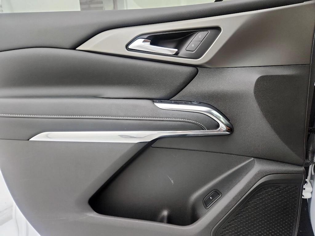 used 2025 Chevrolet Traverse car, priced at $41,998