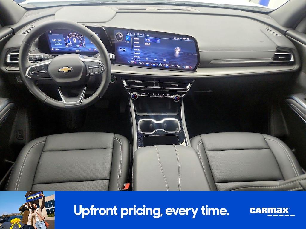 used 2025 Chevrolet Traverse car, priced at $41,998