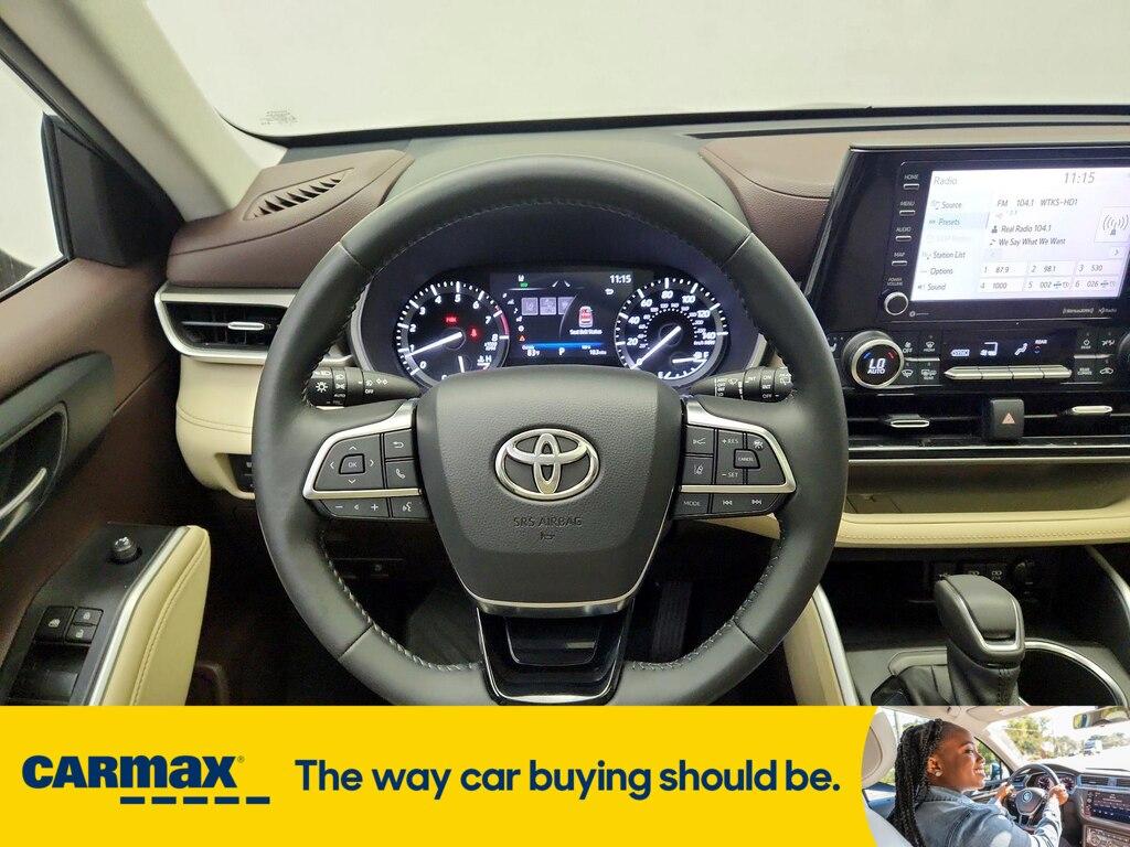used 2021 Toyota Highlander car, priced at $34,998