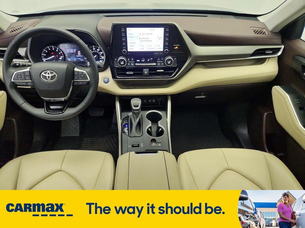 used 2021 Toyota Highlander car, priced at $34,998
