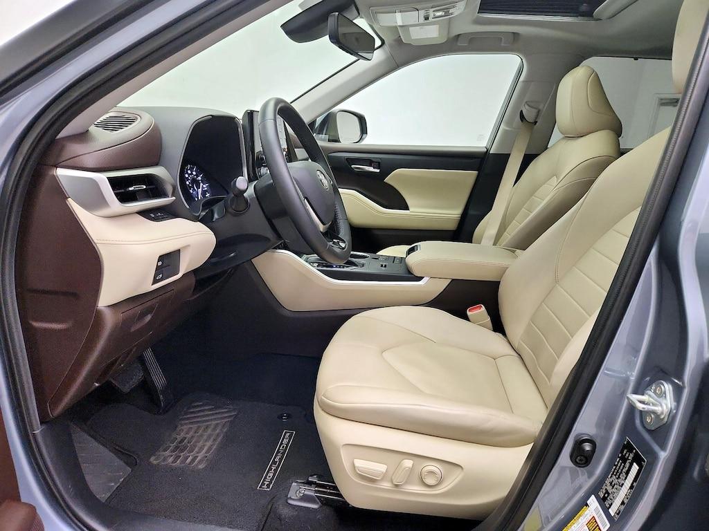 used 2021 Toyota Highlander car, priced at $34,998