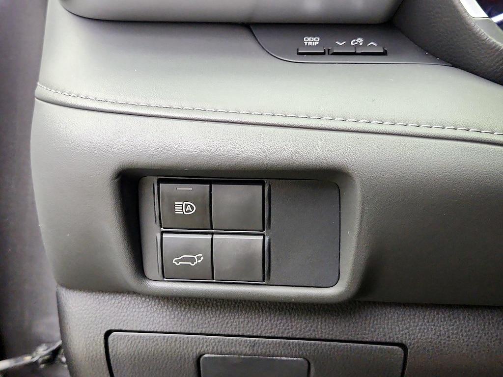 used 2021 Toyota Highlander car, priced at $30,998
