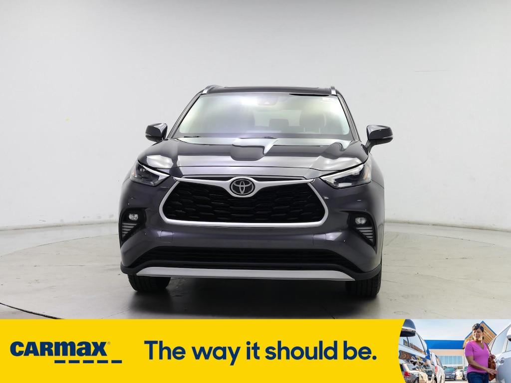 used 2021 Toyota Highlander car, priced at $30,998