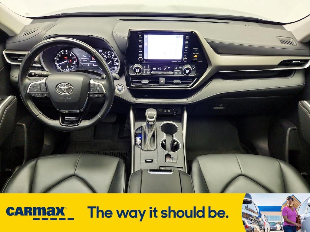 used 2021 Toyota Highlander car, priced at $30,998