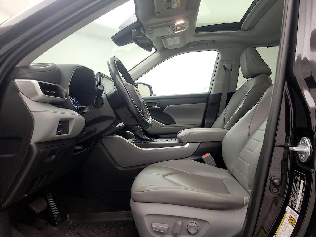 used 2021 Toyota Highlander Hybrid car, priced at $29,998