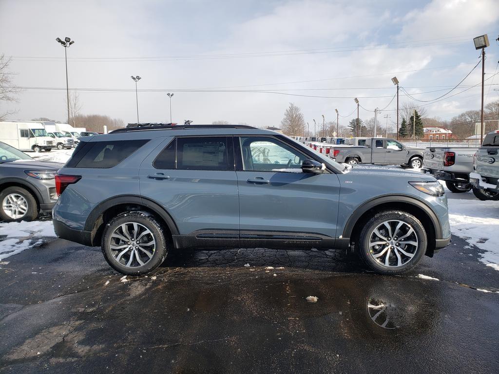 new 2025 Ford Explorer car, priced at $48,905