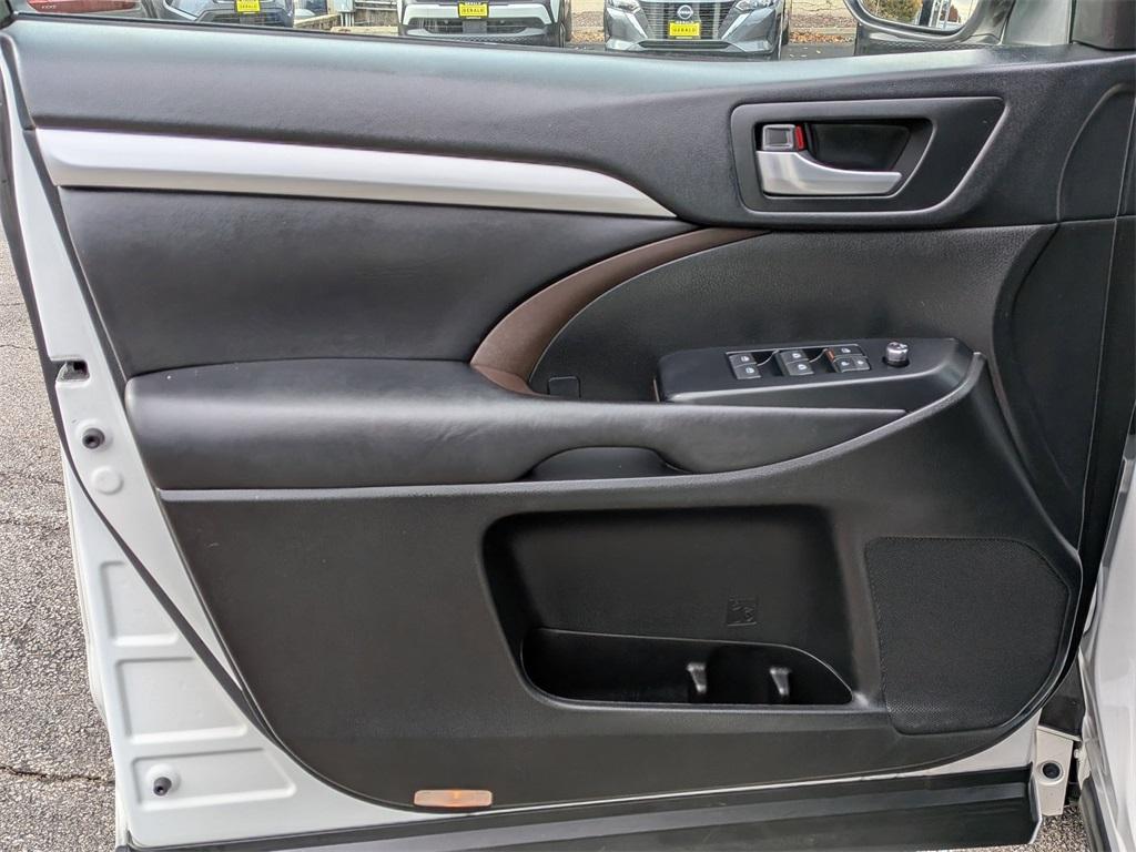 used 2018 Toyota Highlander car, priced at $23,977