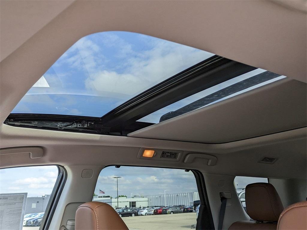 new 2025 Nissan Pathfinder car, priced at $51,752