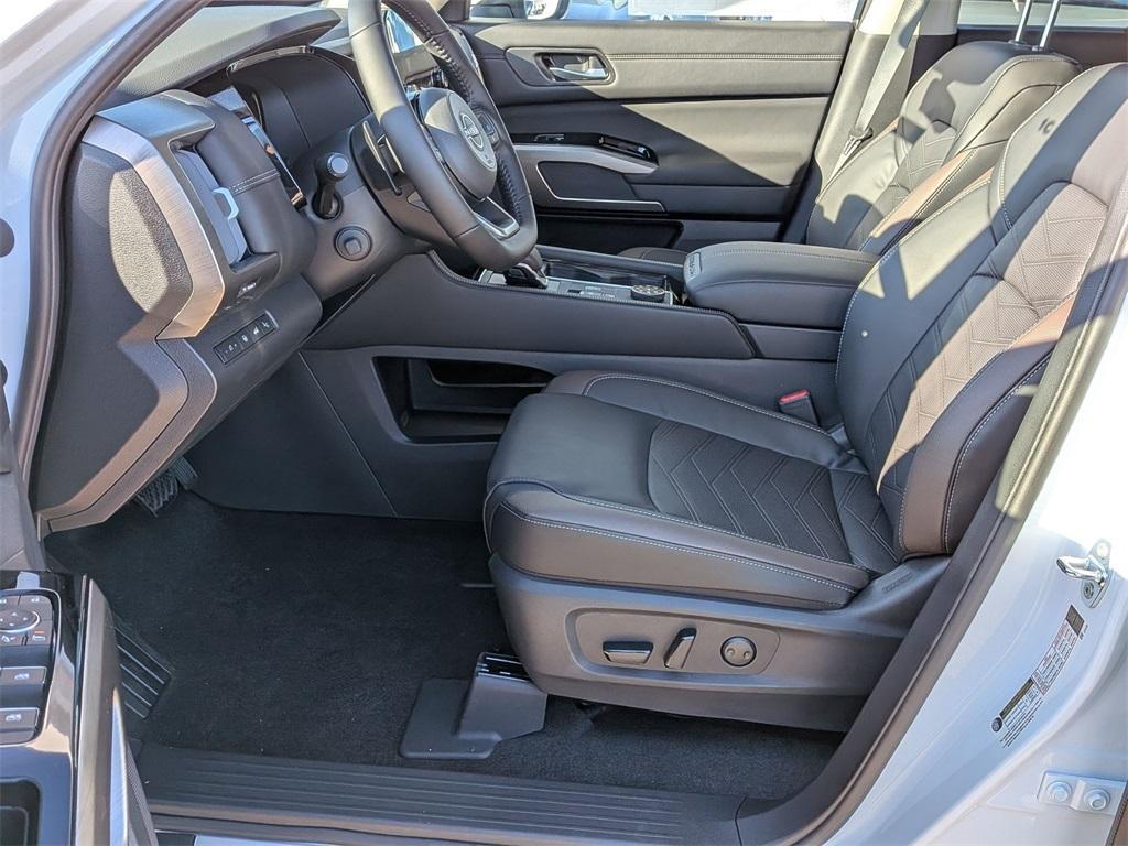 new 2025 Nissan Pathfinder car, priced at $48,960