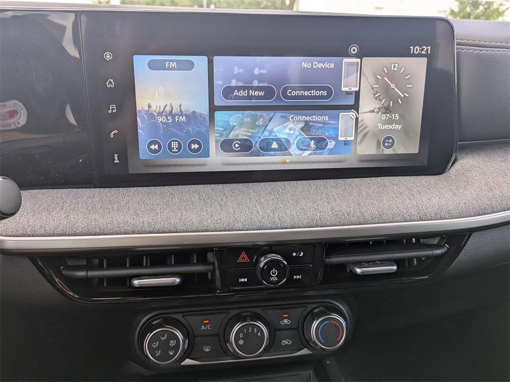new 2025 Nissan Kicks car, priced at $23,653