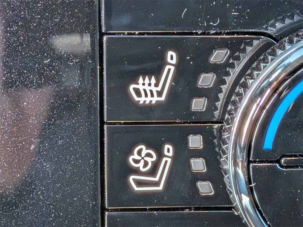 new 2025 Nissan Pathfinder car, priced at $48,625