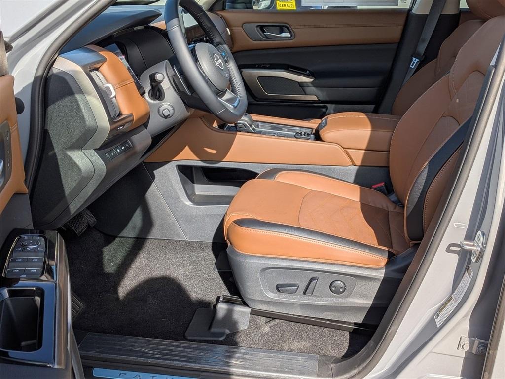 new 2025 Nissan Pathfinder car, priced at $48,625