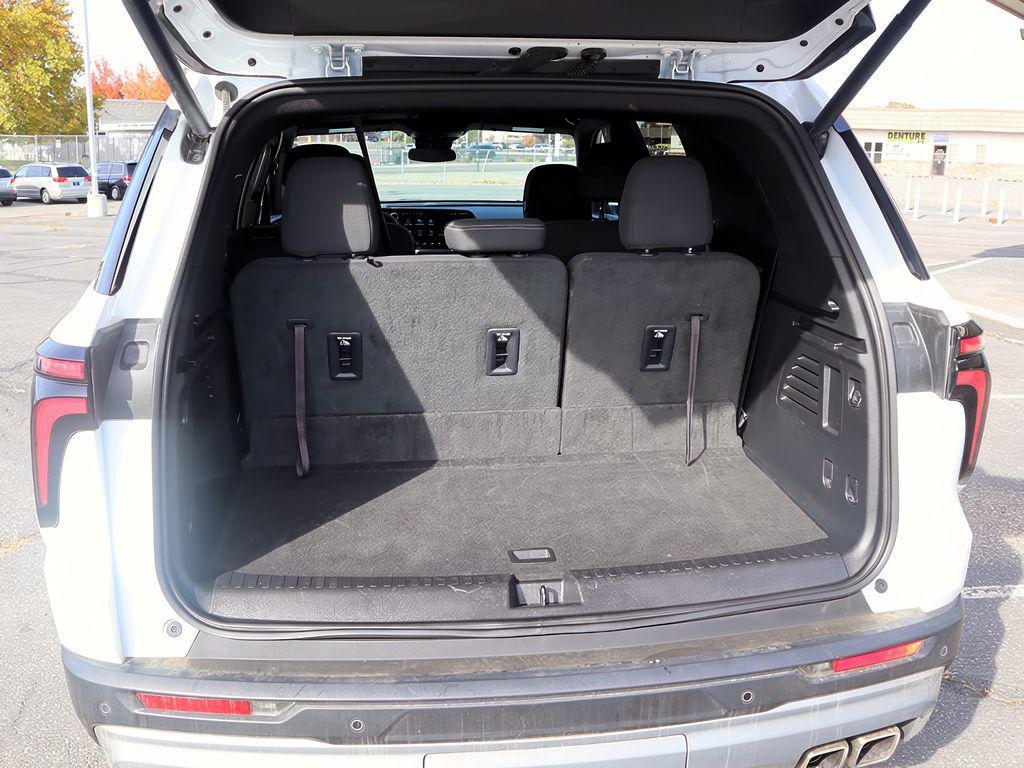 used 2024 Chevrolet Traverse car, priced at $38,199