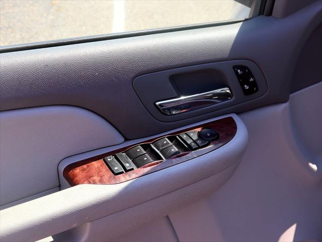 used 2008 Chevrolet Avalanche car, priced at $13,299