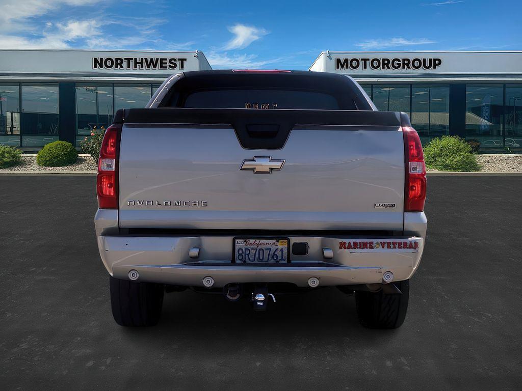 used 2008 Chevrolet Avalanche car, priced at $10,999