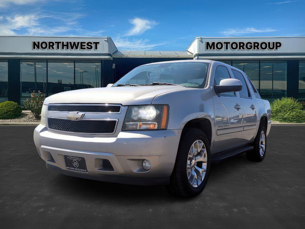 used 2008 Chevrolet Avalanche car, priced at $10,999