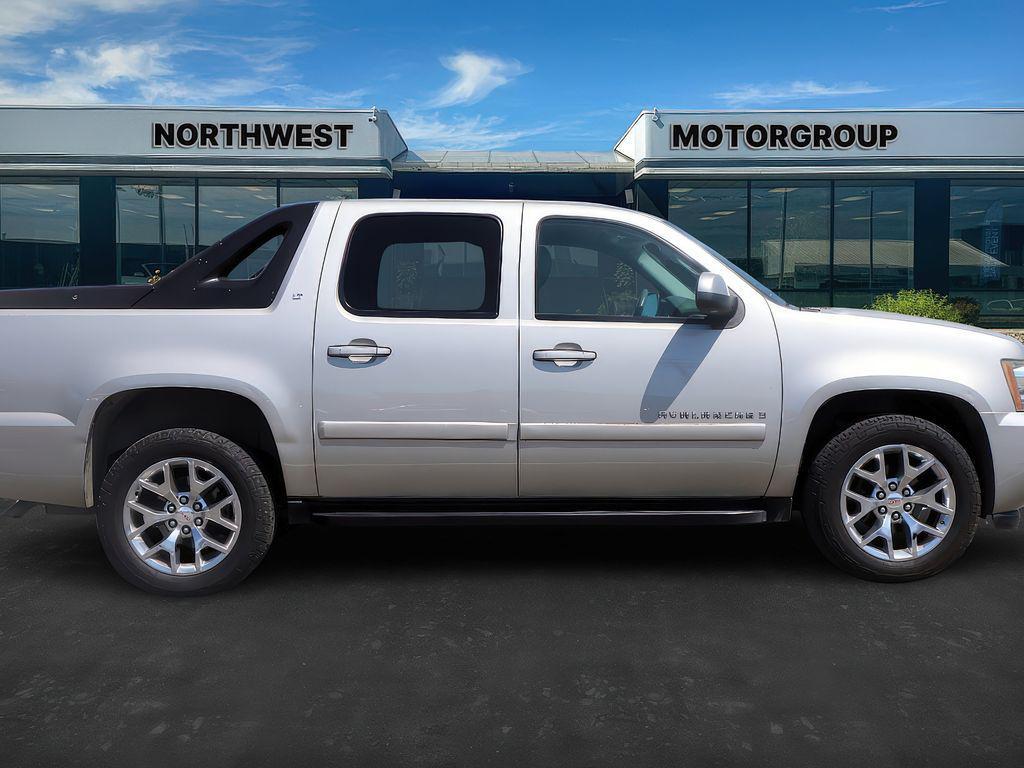 used 2008 Chevrolet Avalanche car, priced at $10,999
