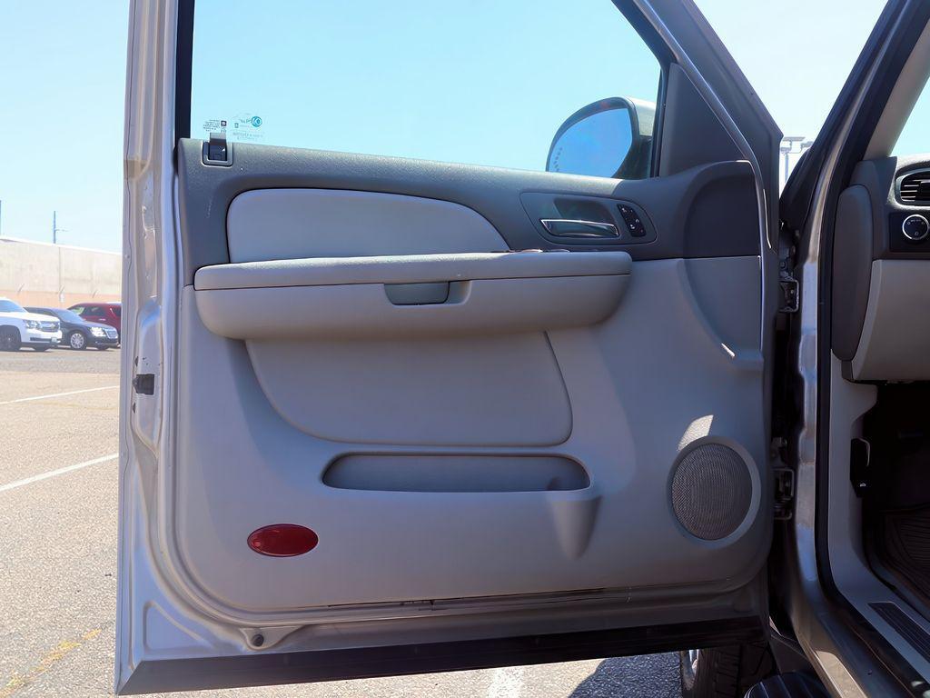 used 2008 Chevrolet Avalanche car, priced at $10,999