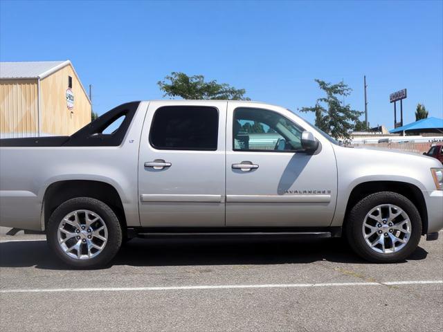 used 2008 Chevrolet Avalanche car, priced at $13,299