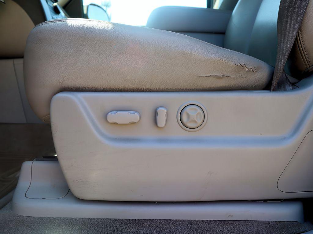 used 2008 Chevrolet Avalanche car, priced at $10,999