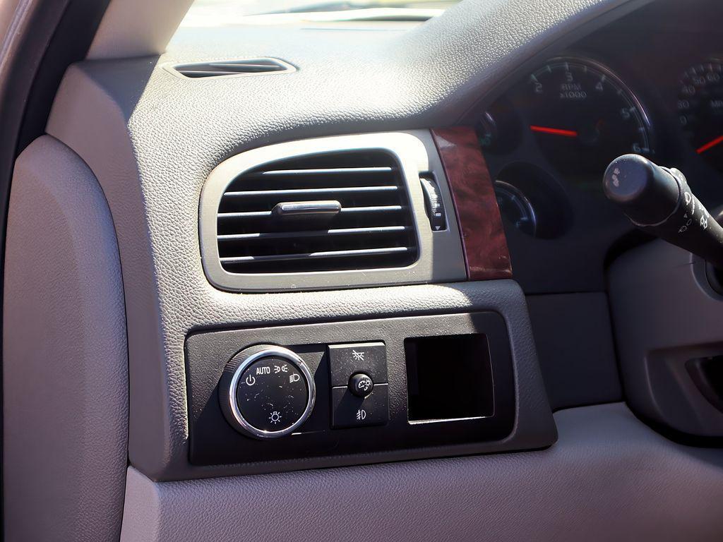 used 2008 Chevrolet Avalanche car, priced at $10,999