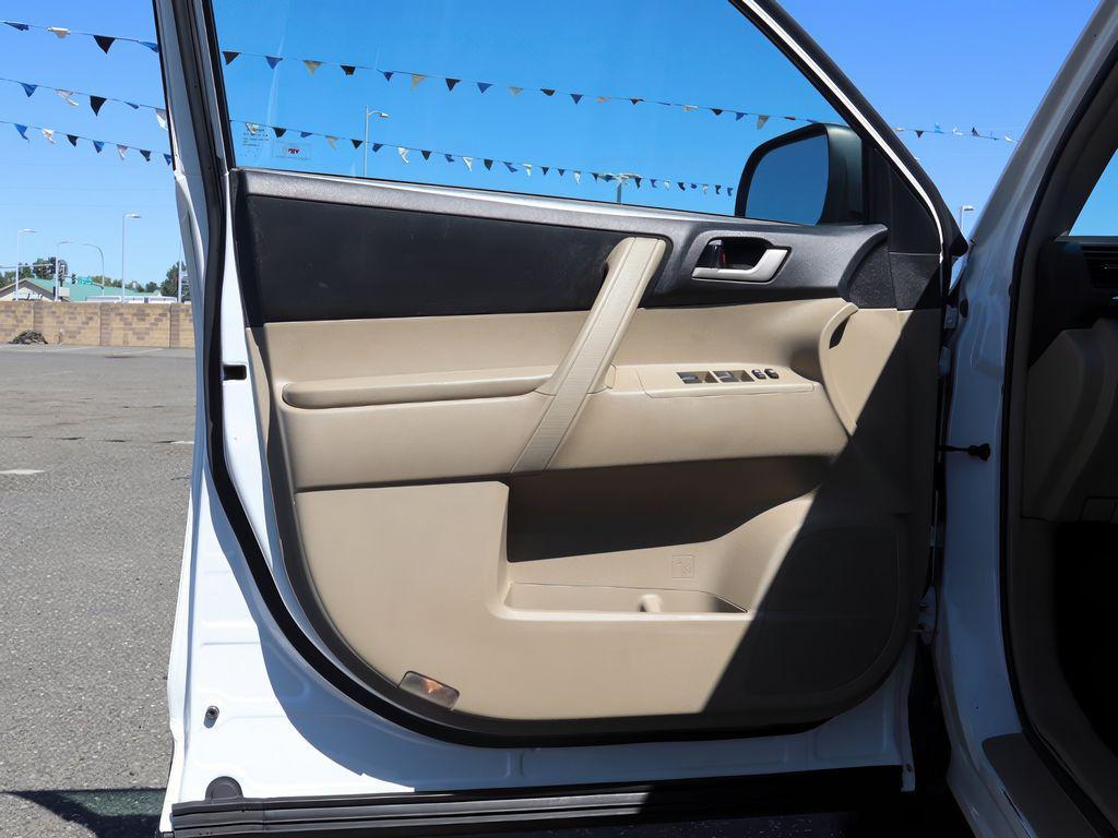 used 2012 Toyota Highlander car, priced at $12,899