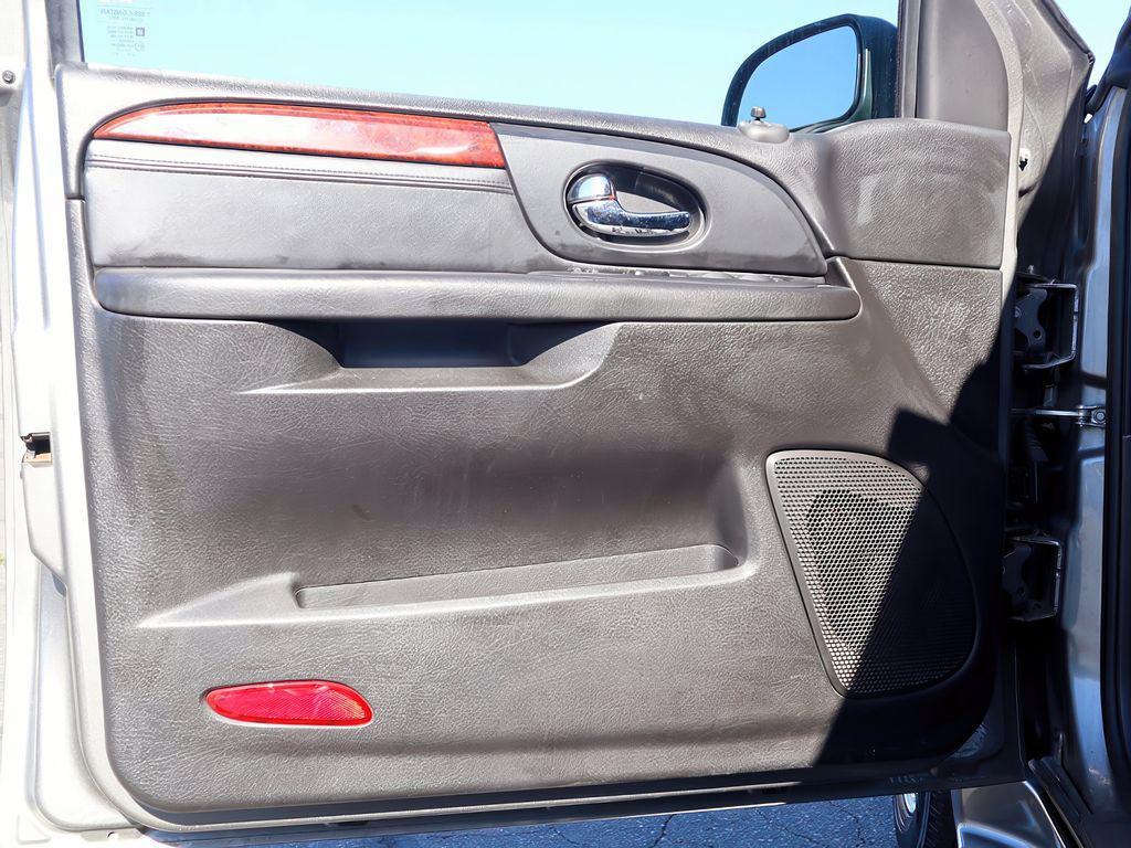 used 2007 GMC Envoy car, priced at $10,499