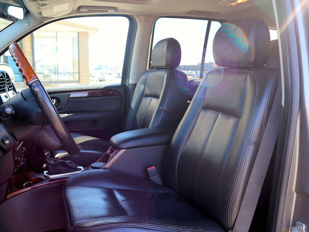 used 2007 GMC Envoy car, priced at $10,499