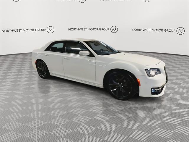 used 2022 Chrysler 300 car, priced at $25,999