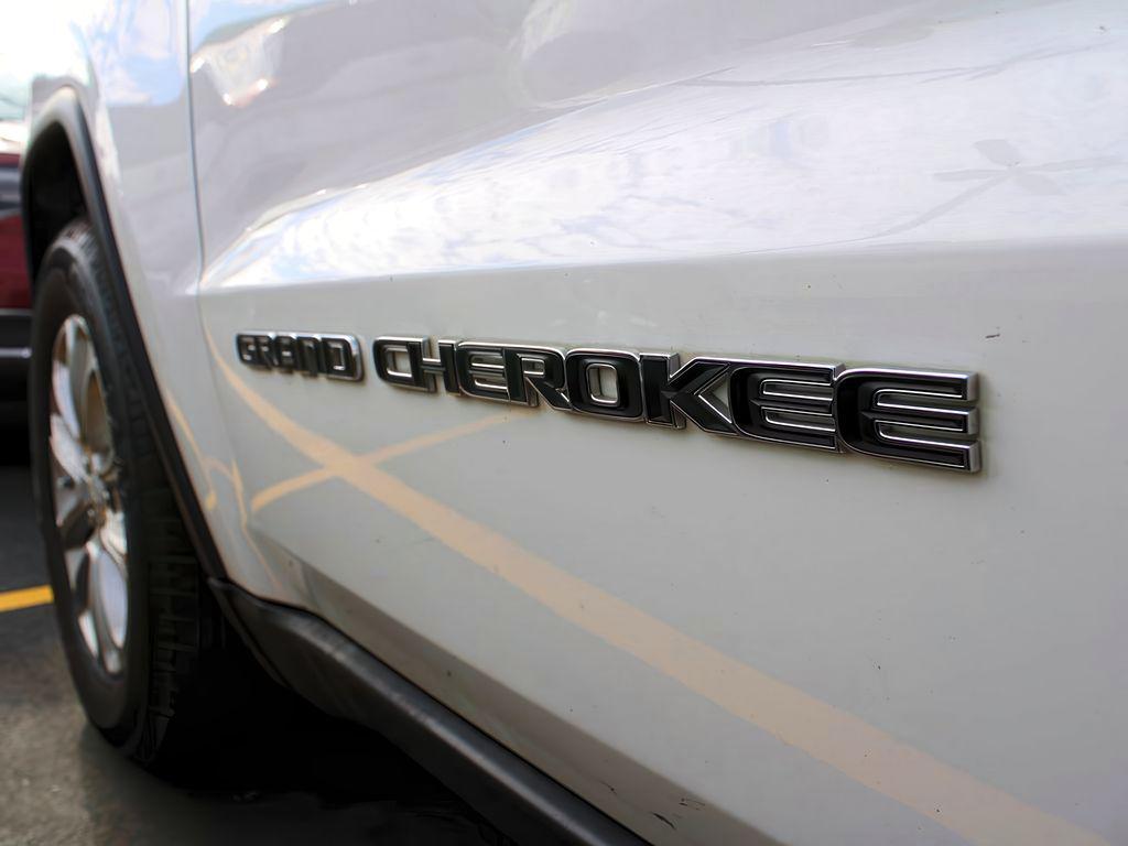 used 2021 Jeep Grand Cherokee car, priced at $18,999