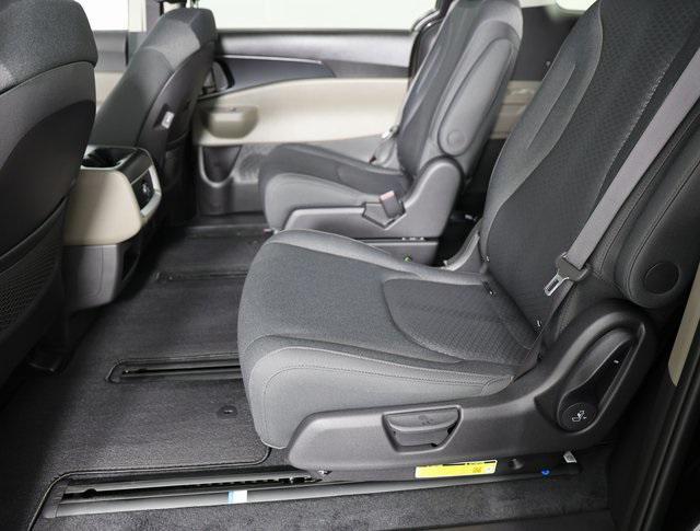 new 2025 Kia Carnival car, priced at $37,920