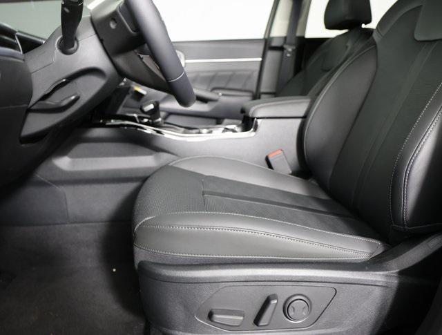 new 2025 Kia Sorento car, priced at $40,661