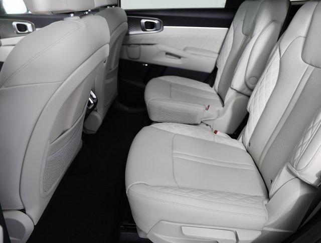 new 2025 Kia Sorento Hybrid car, priced at $45,667