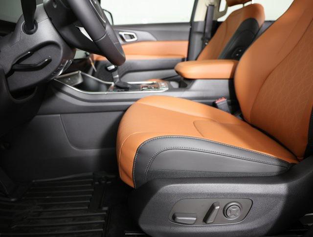new 2025 Kia Carnival car, priced at $42,605
