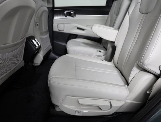 new 2025 Kia Sorento Hybrid car, priced at $36,049