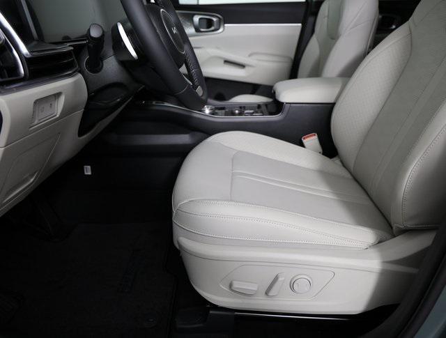 new 2025 Kia Sorento Hybrid car, priced at $36,049