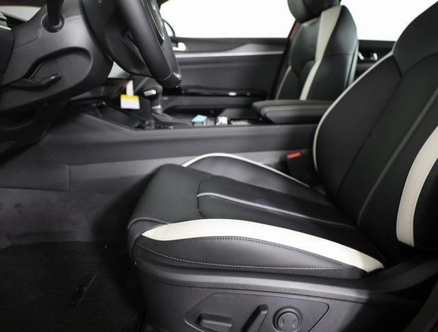 new 2025 Kia K5 car, priced at $30,404