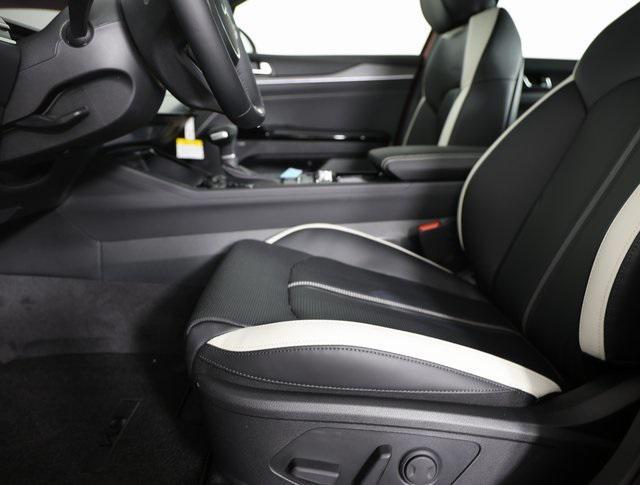 new 2025 Kia K5 car, priced at $30,084