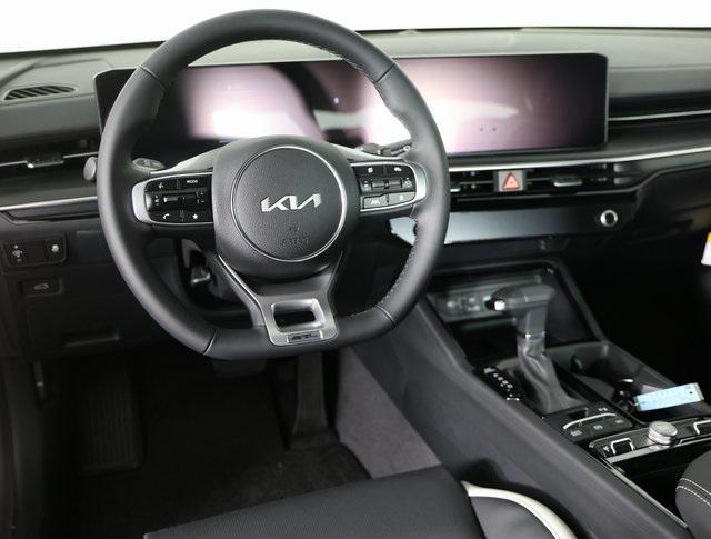 new 2025 Kia K5 car, priced at $30,084